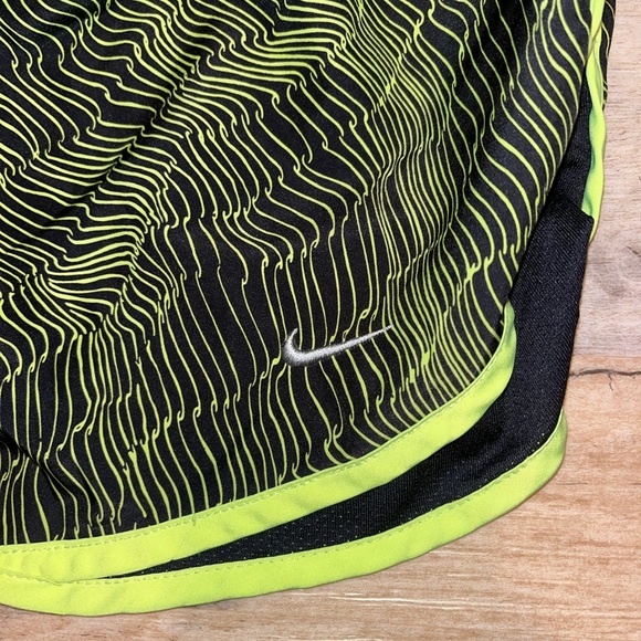 Nike Dri-Fit Patterned Athletic Shorts - Picture 3 of 5
